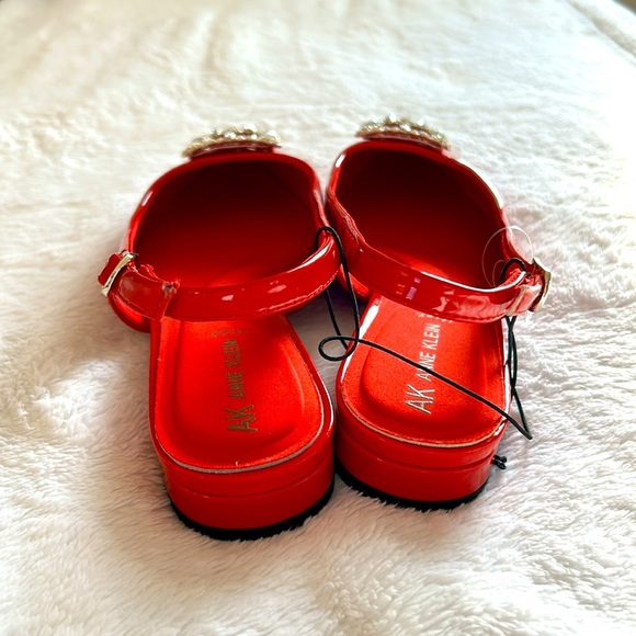Anne Klein Elegant Red Slingback Heels with Embellished Buckle size 9 med - Picture 2 of 7